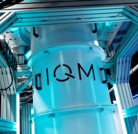 Ein Quantencomputer des Start-ups IQM Germany steht in einem Rechenzentrum. IQM baut den europäischen Quantenrechner Euro-Q-Exa für das Leibniz-Rechenzentrum (LRZ). Die Anschaffung des Quantensystems Euro-Q-Exa am LRZ sichert dem Freistaat eine führende Stellung bei Quantentechnologie in Europa.